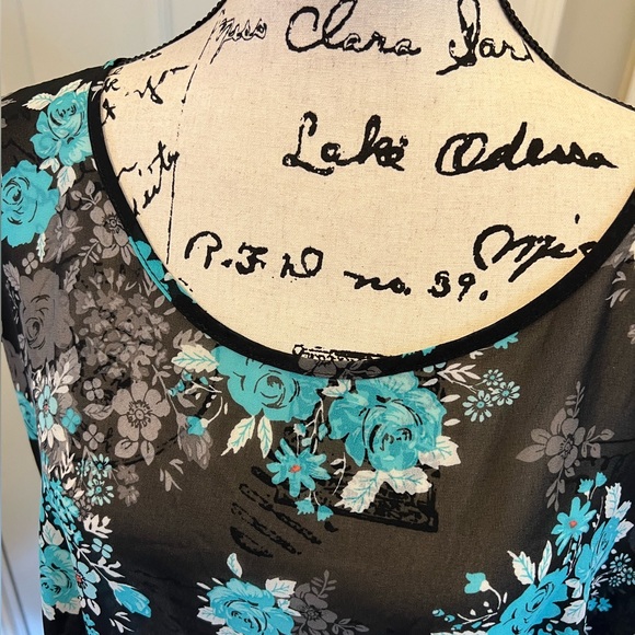 Torrid Size 1 High Low Top EUC 1X Worn Once - Picture 6 of 9